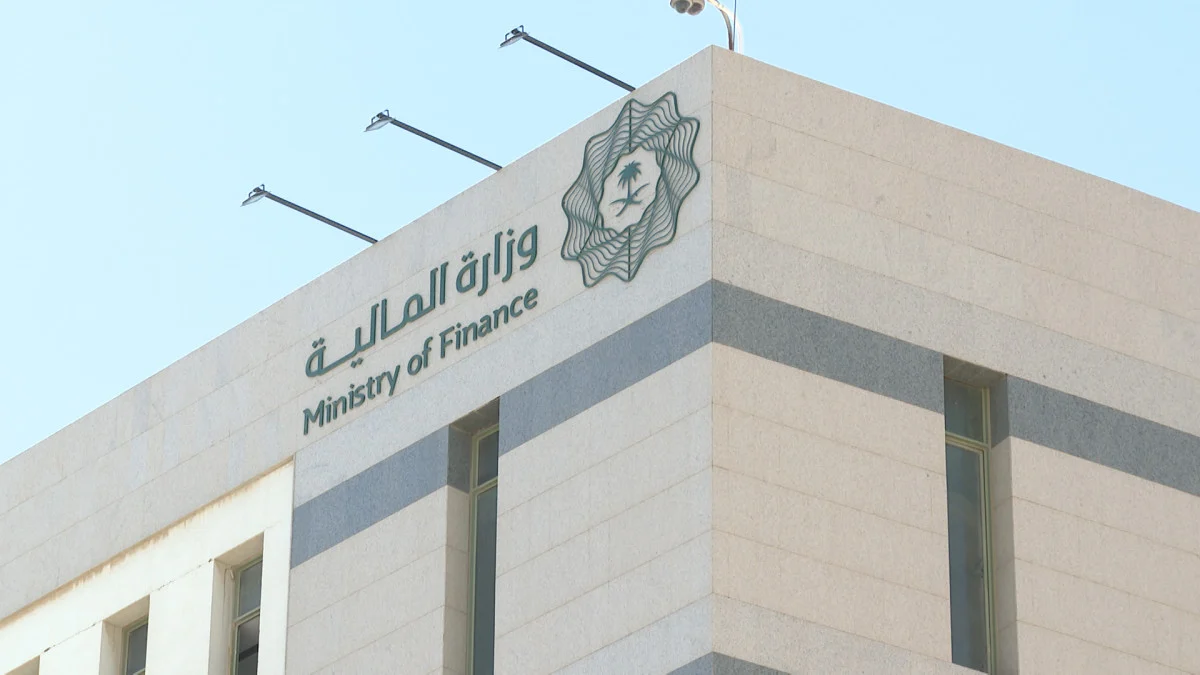 المالية السعودية توضح موعد صرف راتب الموظفين بالقطاع الحكومي لشهر مايو 2024