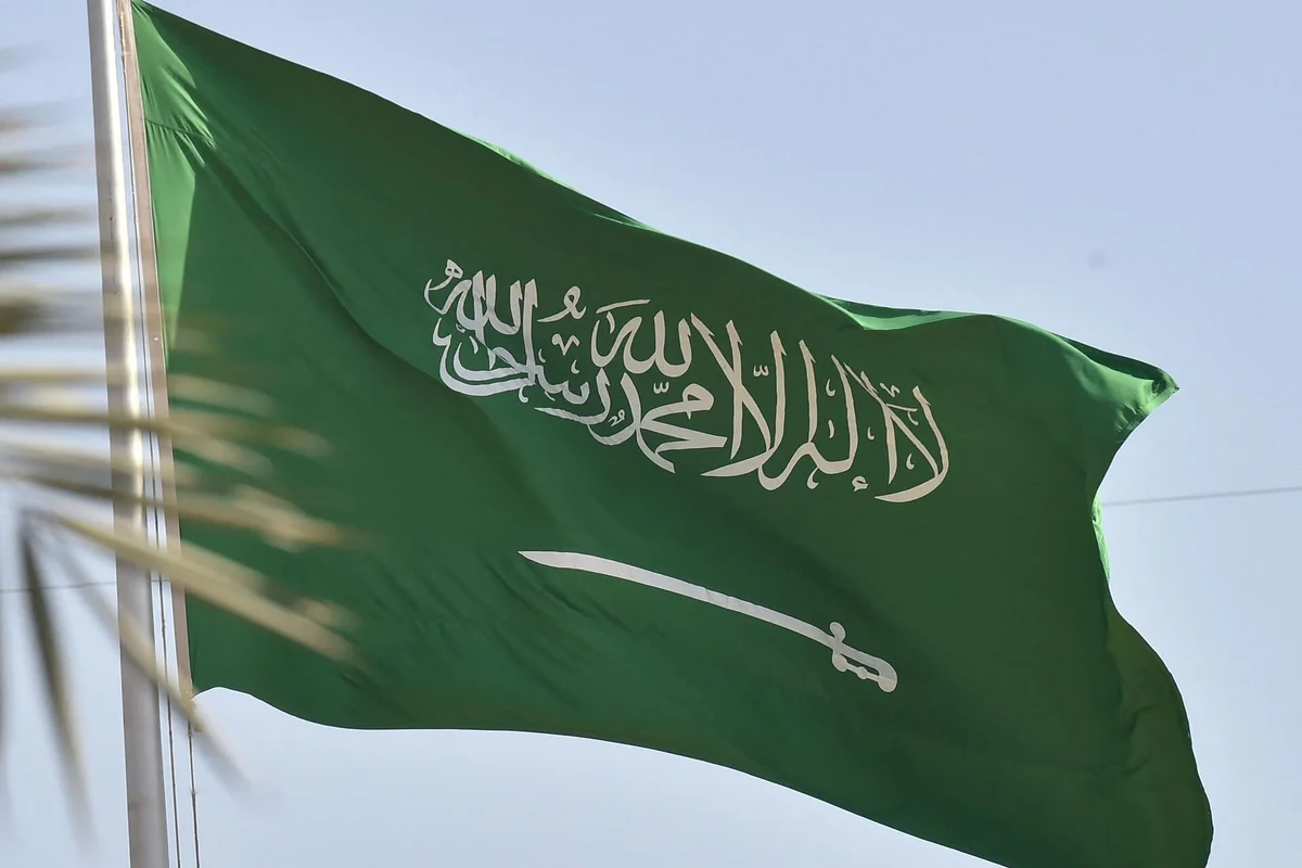 حزمة عقوبات جديدة تم تطبيقها على المنصات الإلكترونية التشاركية والعاملين غير السعوديين في البلاد